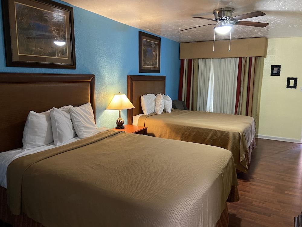Delux Inn Clearwater photo 32