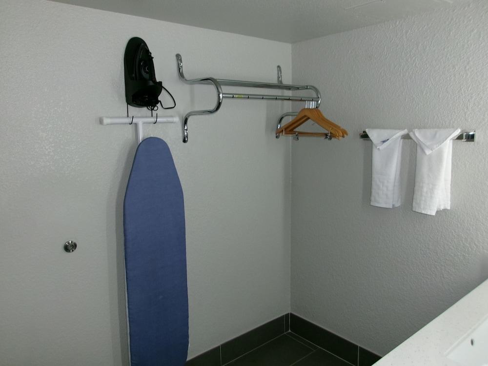 SureStay Hotel by Best Western Phoenix Airport photo 38