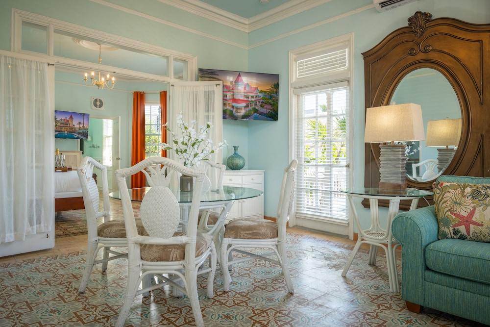 Southernmost House photo 30