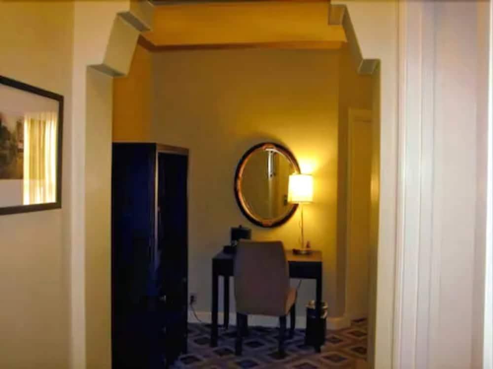 Embassy Hotel photo 45