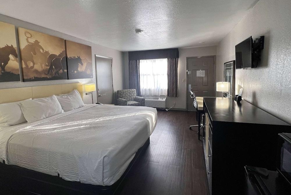 Days Inn by Wyndham Canton photo 5