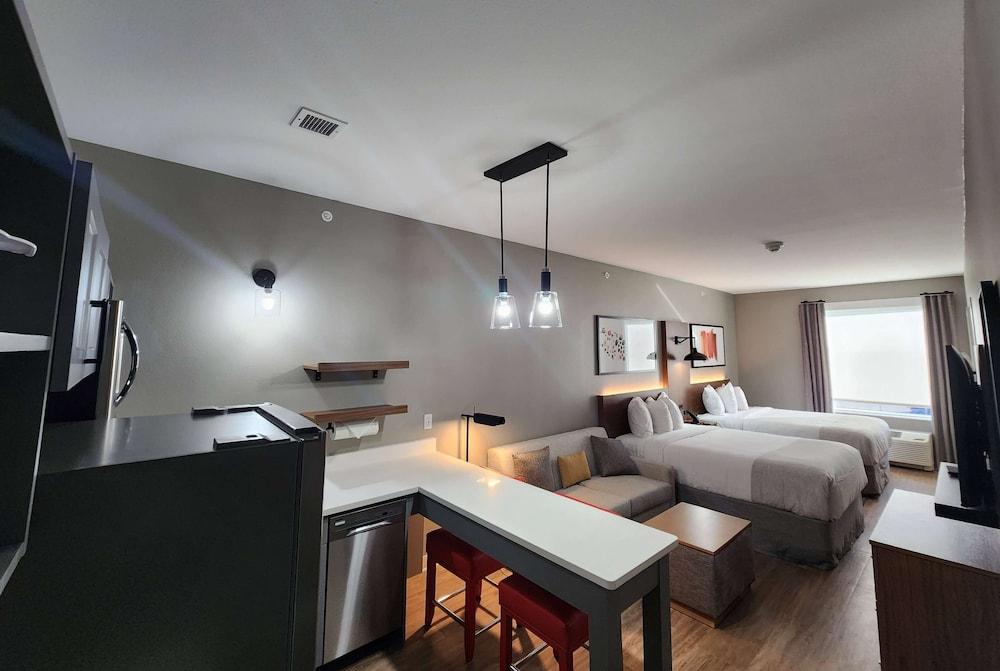 Hawthorn Extended Stay by Wyndham Del Rio photo 13