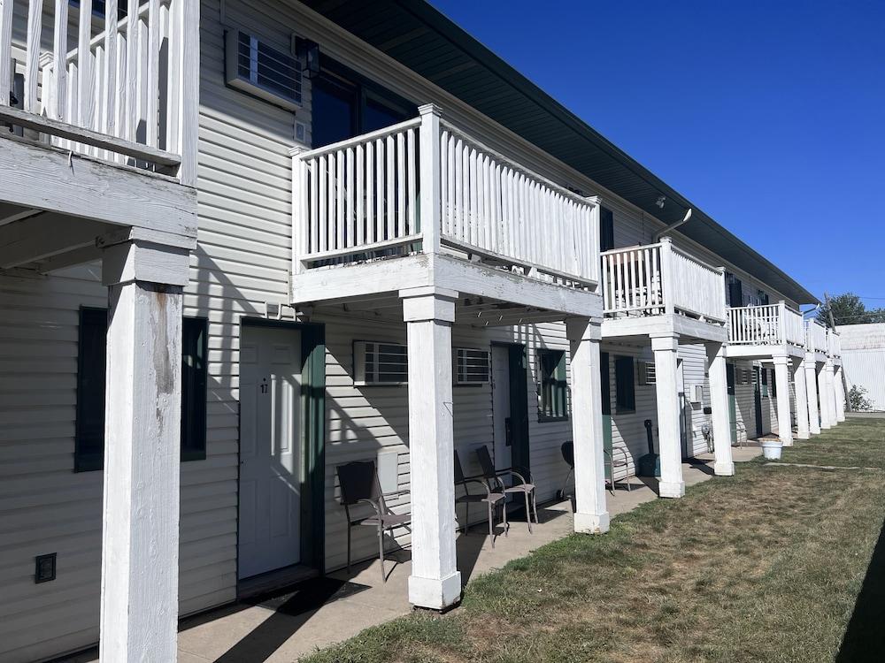 Hampton Motel photo 18