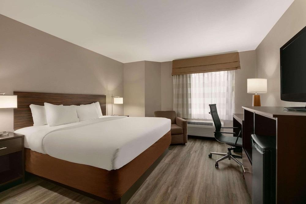 Country Inn & Suites by Radisson, Roanoke Rapids, NC photo 24
