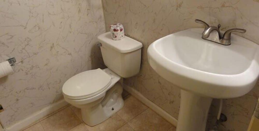 Relax Inn Elmira photo 20