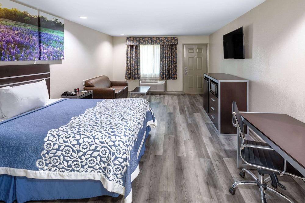 Days Inn by Wyndham Baytown Garth Road I10 East photo 13