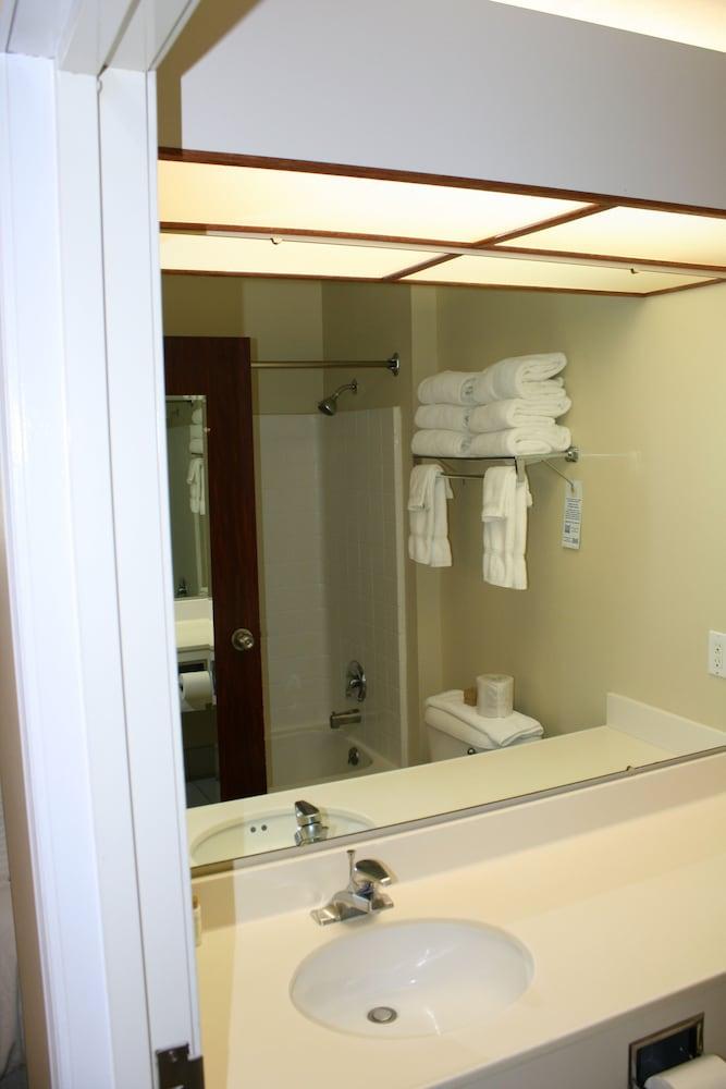 Yellowstone Lodge photo 11