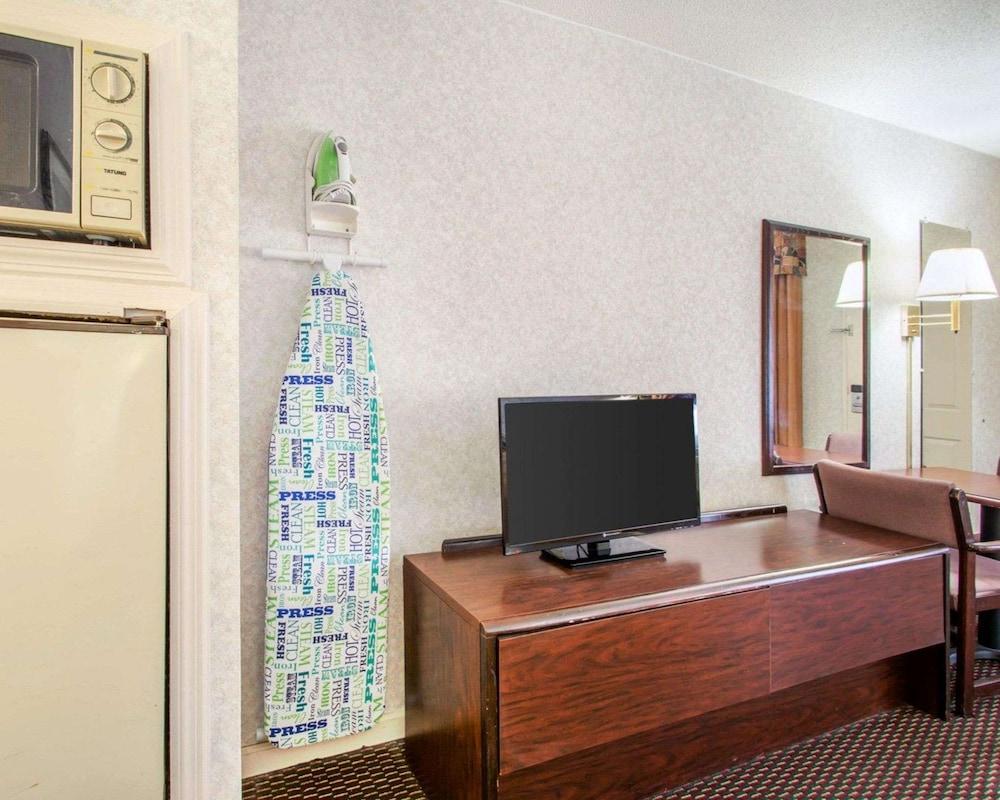 Econo Lodge Troy photo 10