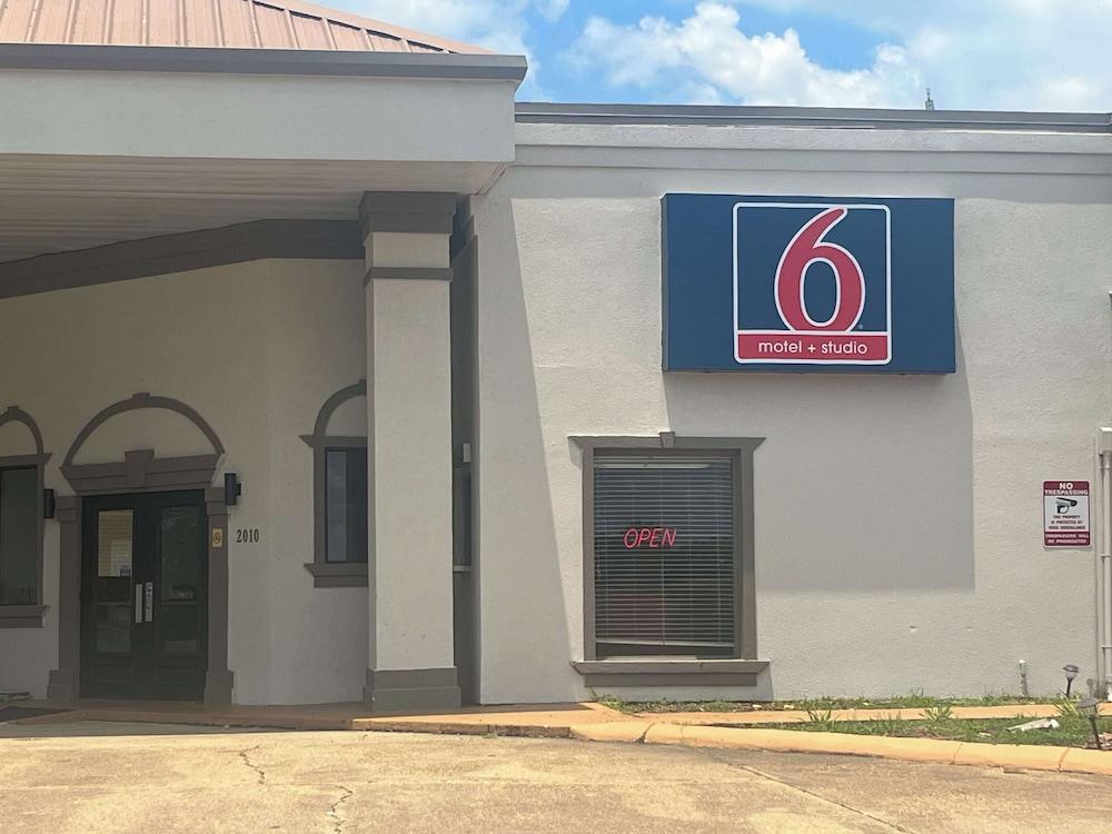 Studio 6 Hammond, LA – I12 – I55 photo 1