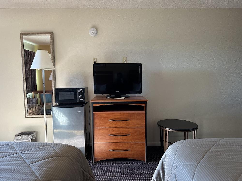 Economy Inn photo 20