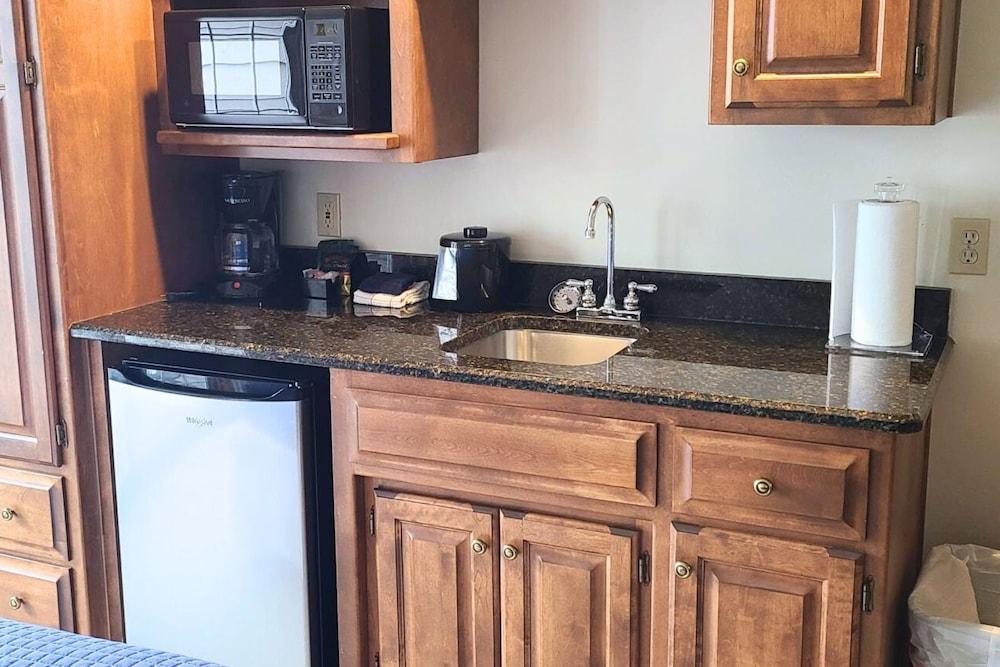 Bridgeport Waterfront Resort photo 46