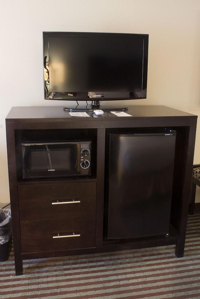 Holiday Inn Express & Suites Youngstown West - Austintown by IHG photo 5
