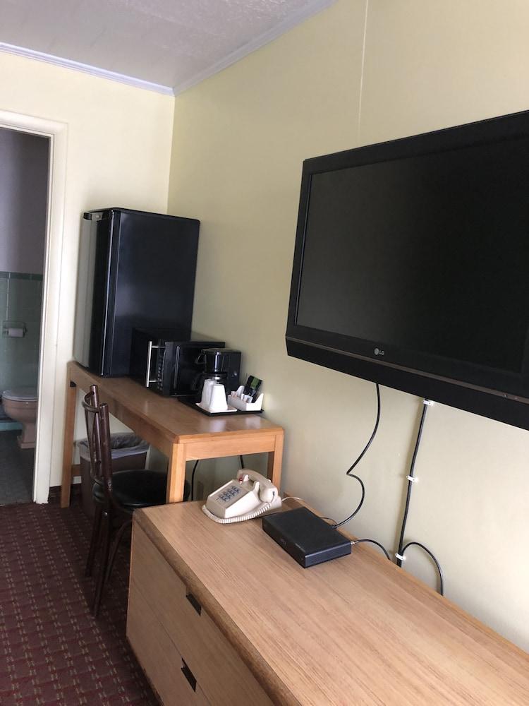 Downtown motel photo 5