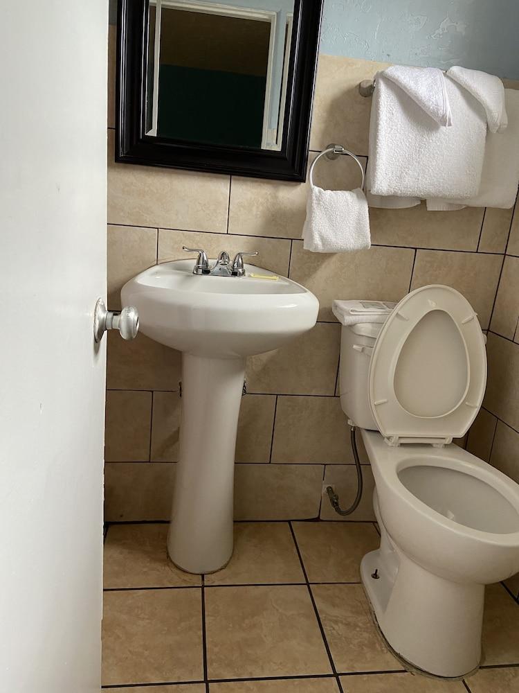 Delux Inn Clearwater photo 18