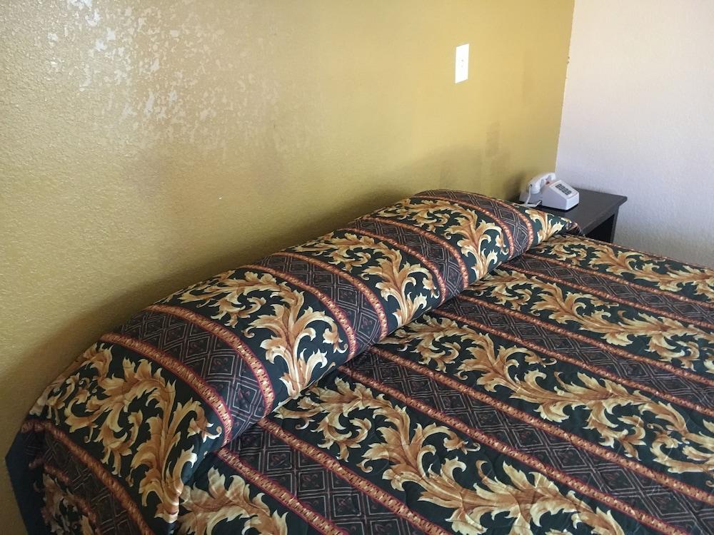 Satellite Motel photo 24
