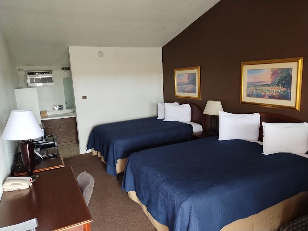 First Interstate Inn photo 6