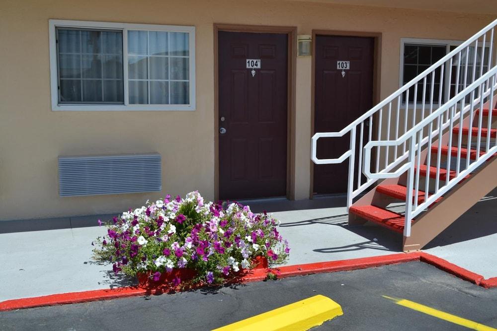 Budget Inn of Needles photo 19