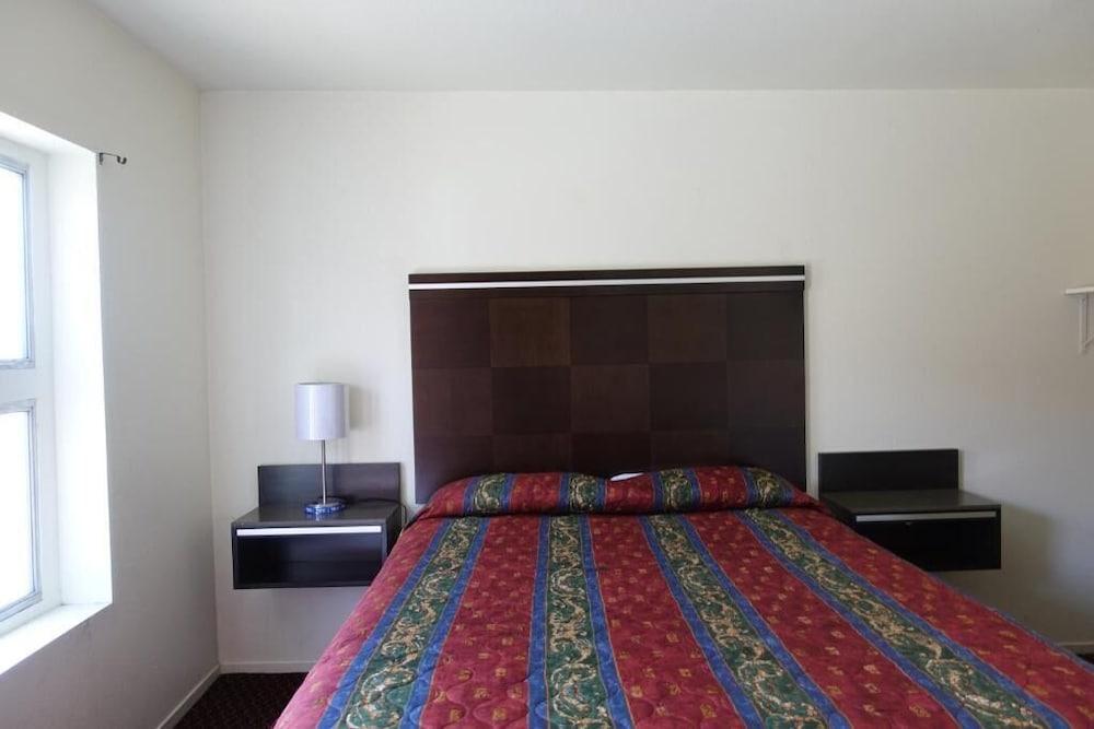 Baycities Motel photo 16