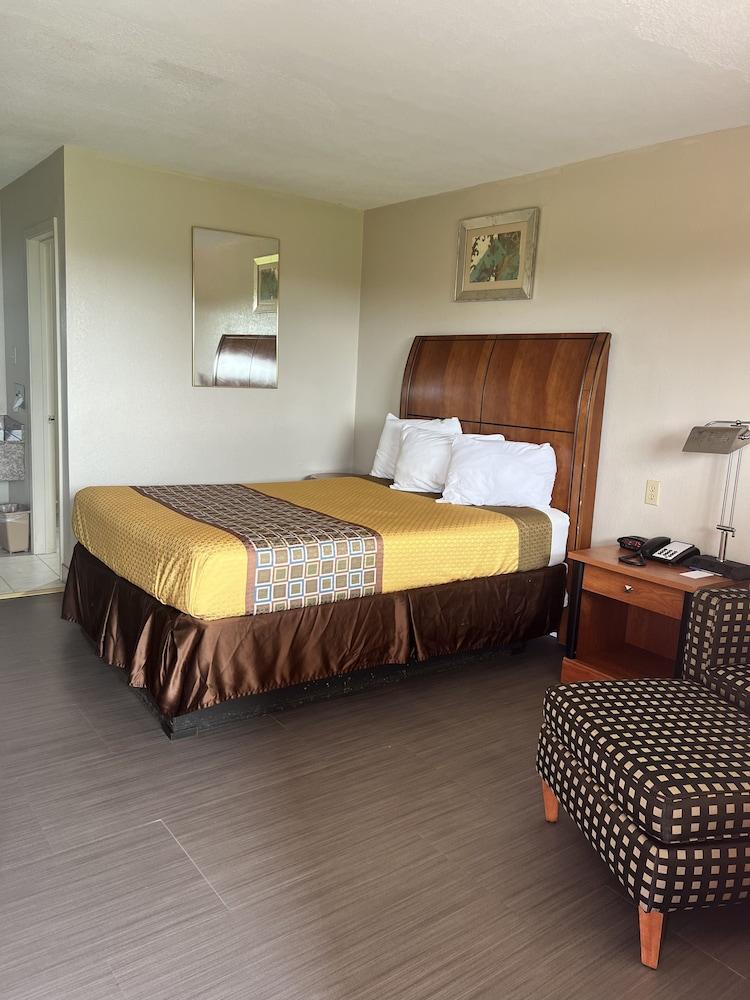 Americas Best Value Inn Edna photo 4