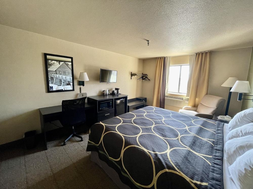 Super 8 by Wyndham Macon photo 7