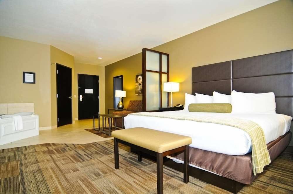 Best Western Plus Night Watchman Inn & Suites photo 9