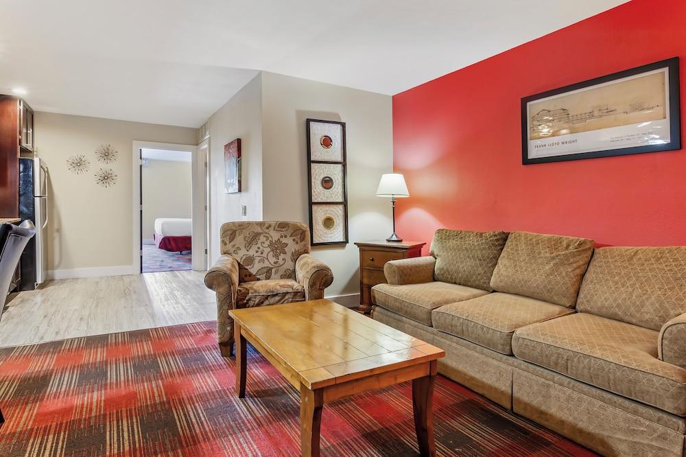 Polynesian Hotel & Suites Wisconsin Dells/Lake Delton photo 46