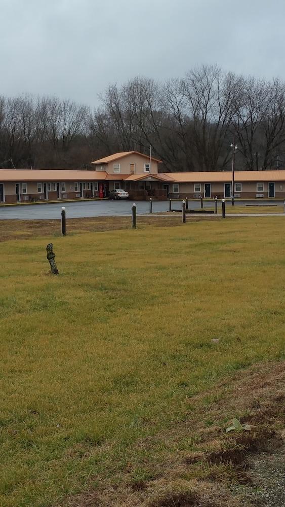Spillway Motel photo 17