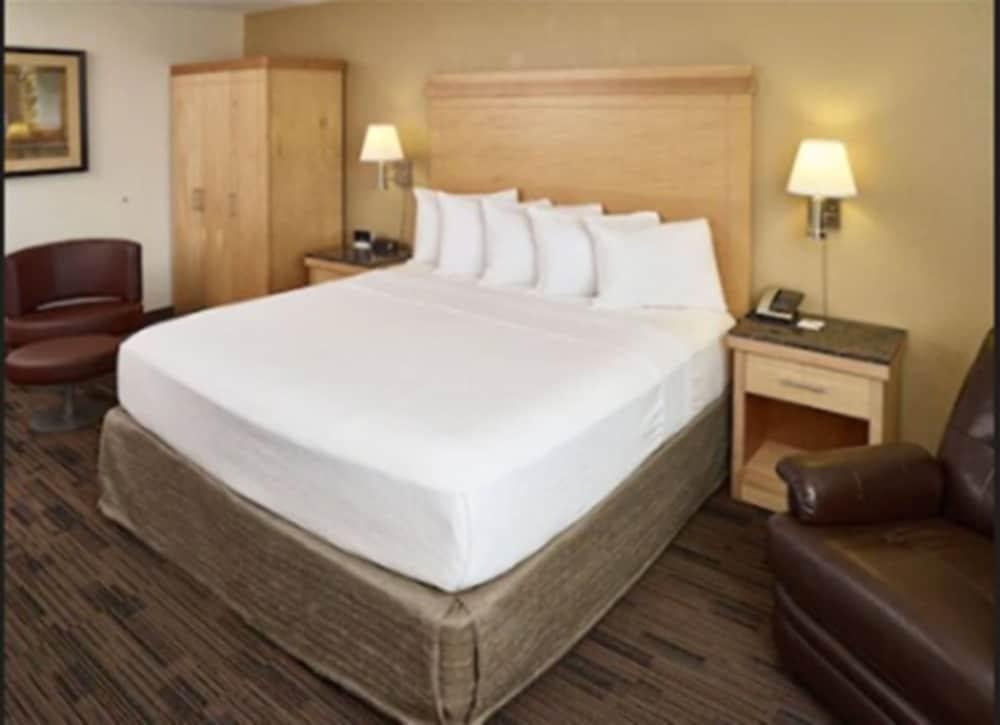 LivINN Hotel St. Paul – I-94 – East 3M Area photo 34