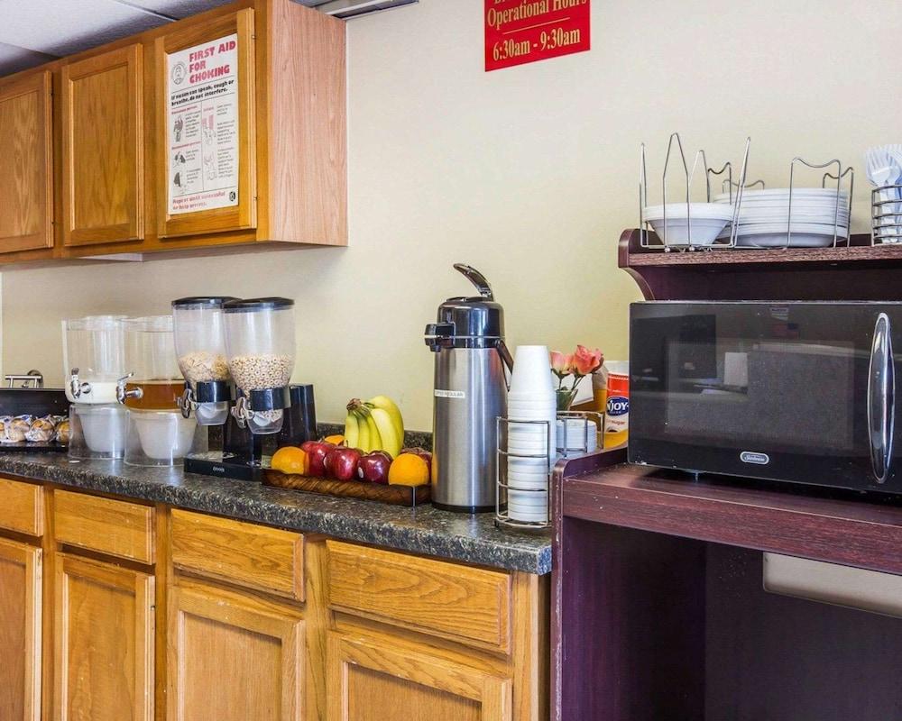 Econo Lodge Jonesboro - Atlanta South photo 17
