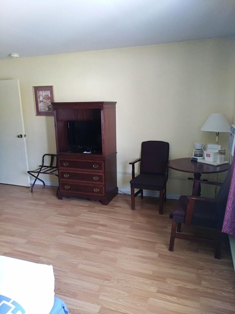 Econo Lodge Hornell photo 14