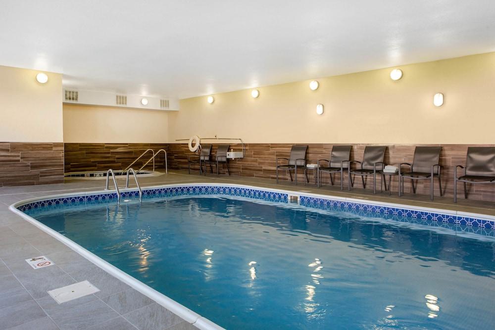 AmericInn by Wyndham St. Cloud MN Shopping Area photo 18