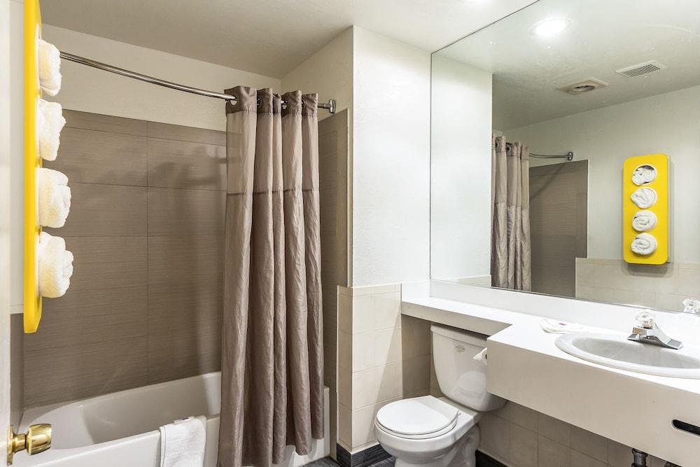 Motel 6 Elizabeth, NJ - Newark Liberty Intl Airport photo 23