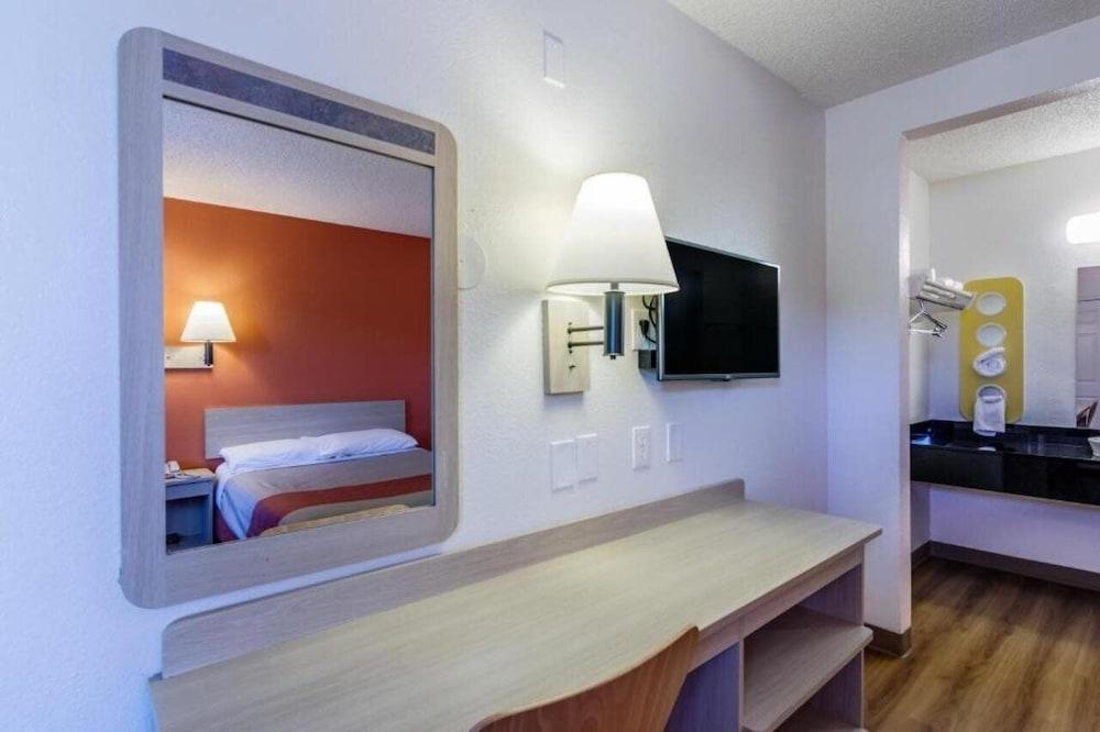 Motel 6 Modesto CA photo 25