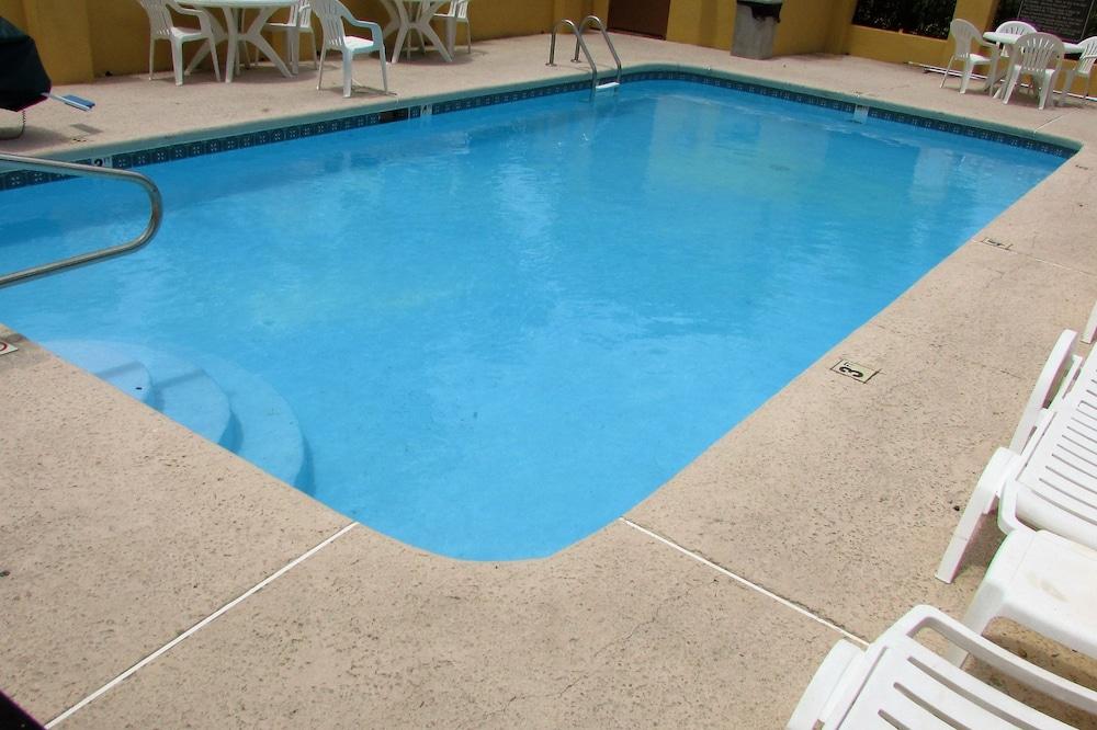 Days Inn & Suites by Wyndham Fort Valley photo 25