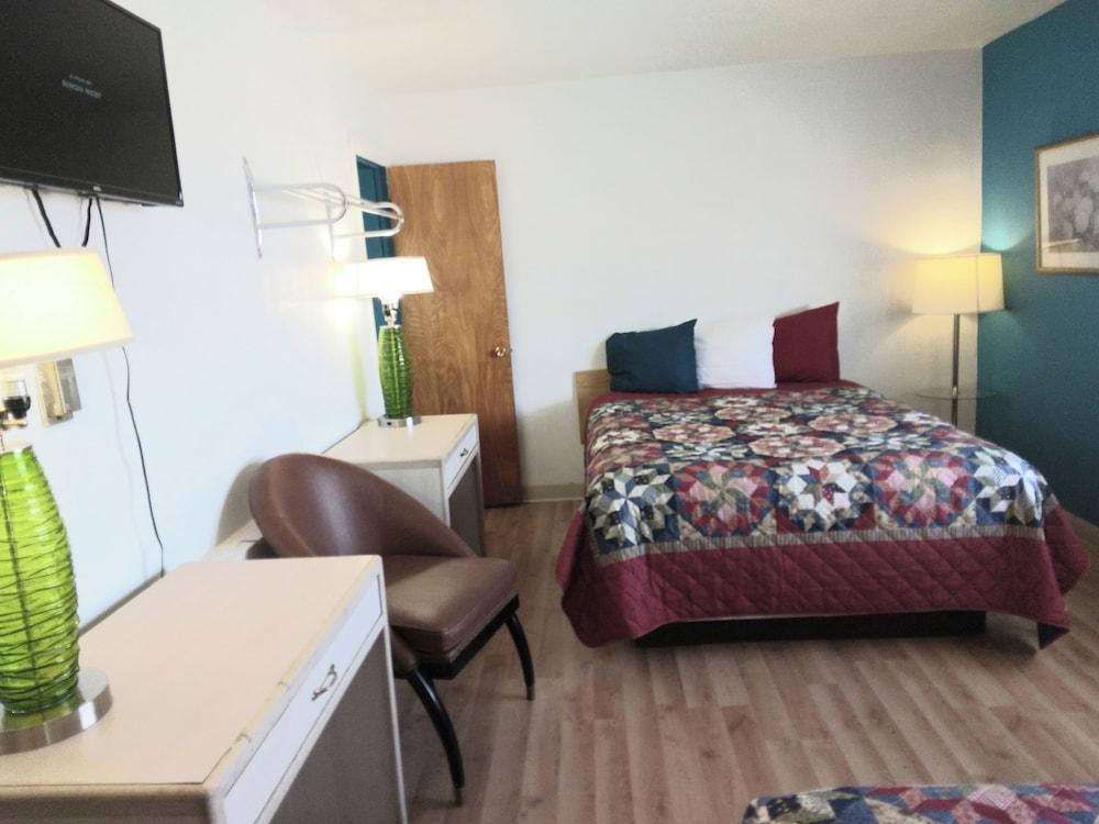 Capri Motel photo 19