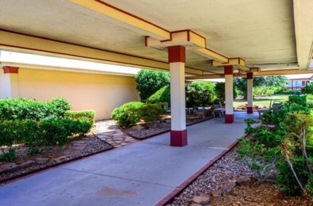Executive Inn Hotel & Conference Centre photo 7