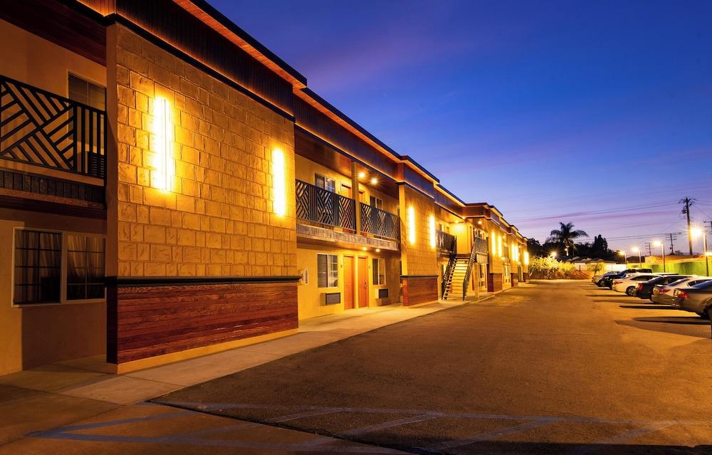 Colonial Palace Inn photo 13