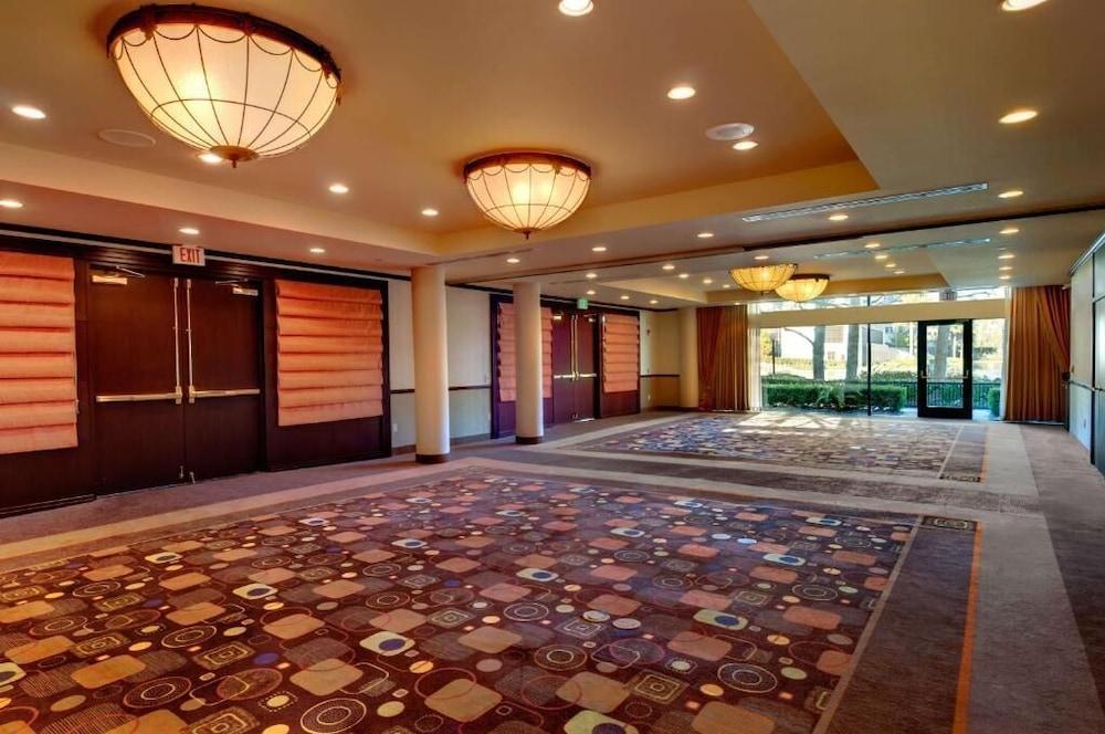 Orange County Hotel photo 35