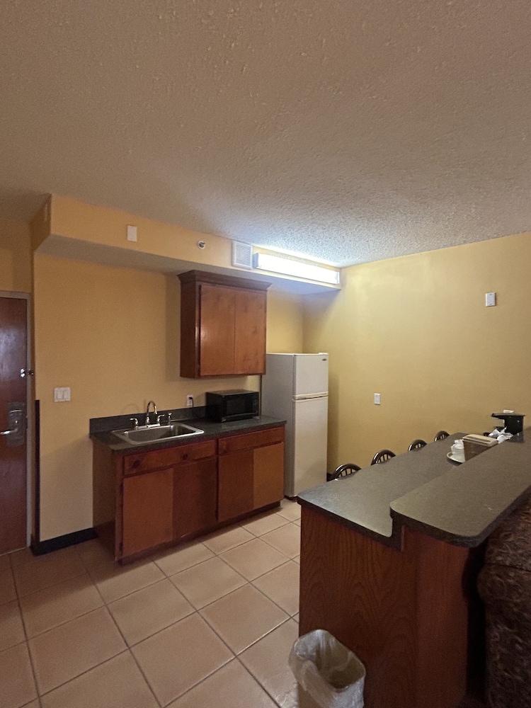 Shary Inn and Suites photo 12