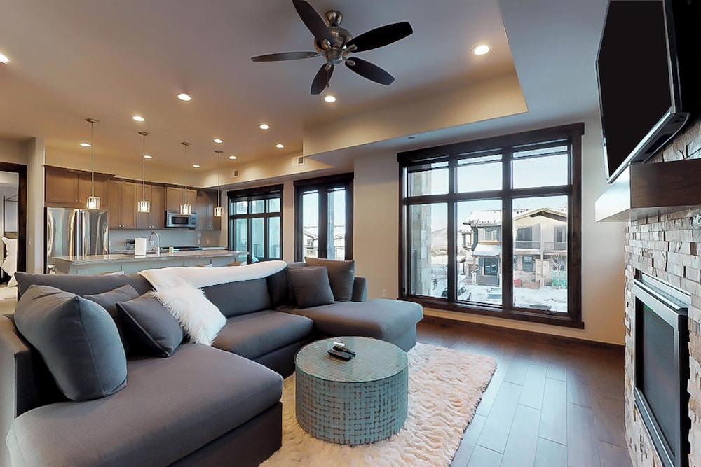 The Residences at Blackstone photo 11