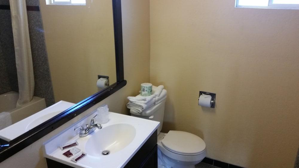 Economy Inn Antioch photo 14