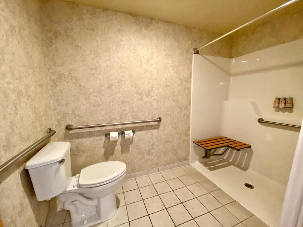 Cousins Country Inn photo 71