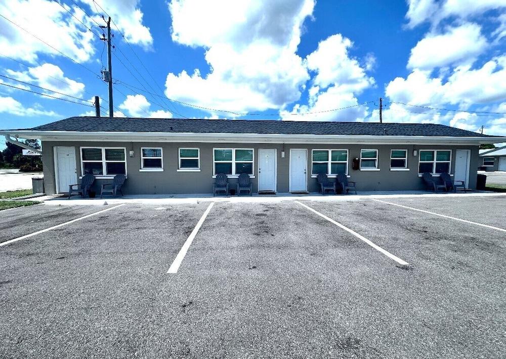 Lemon Bay Motel photo 21