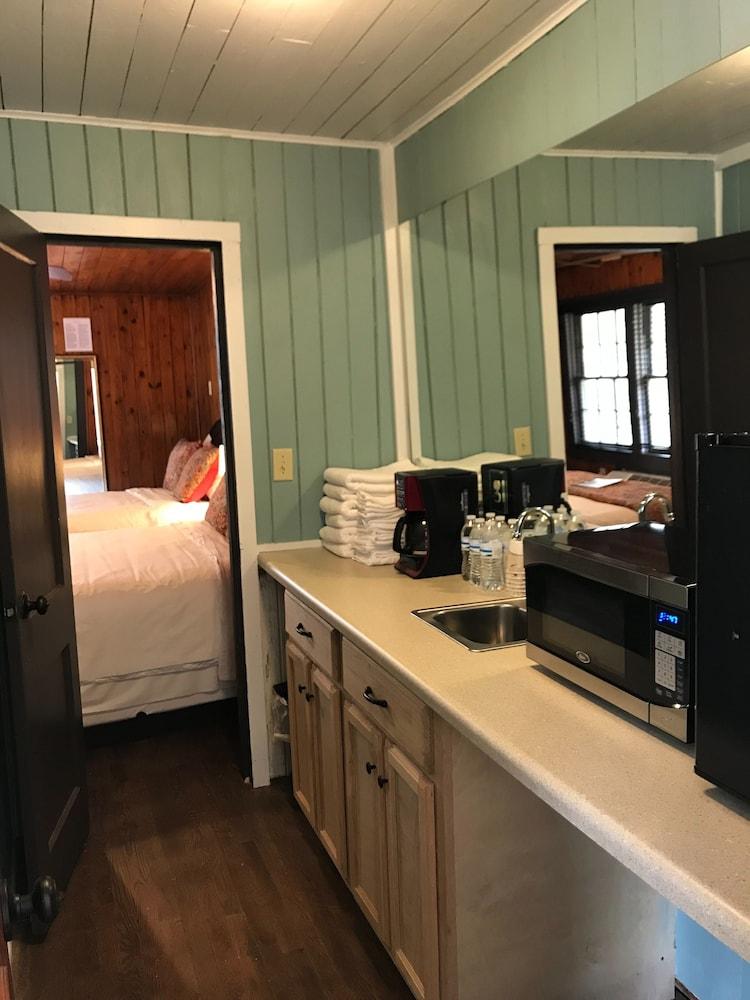 The Riverside Lodge at Chimney Rock photo 62