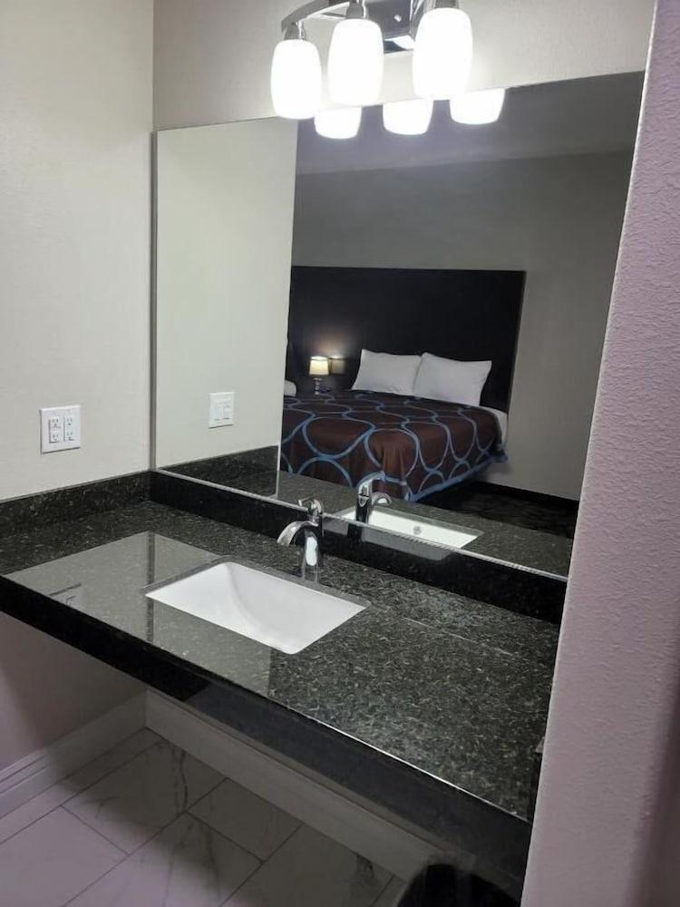 Best Inn Motel photo 11