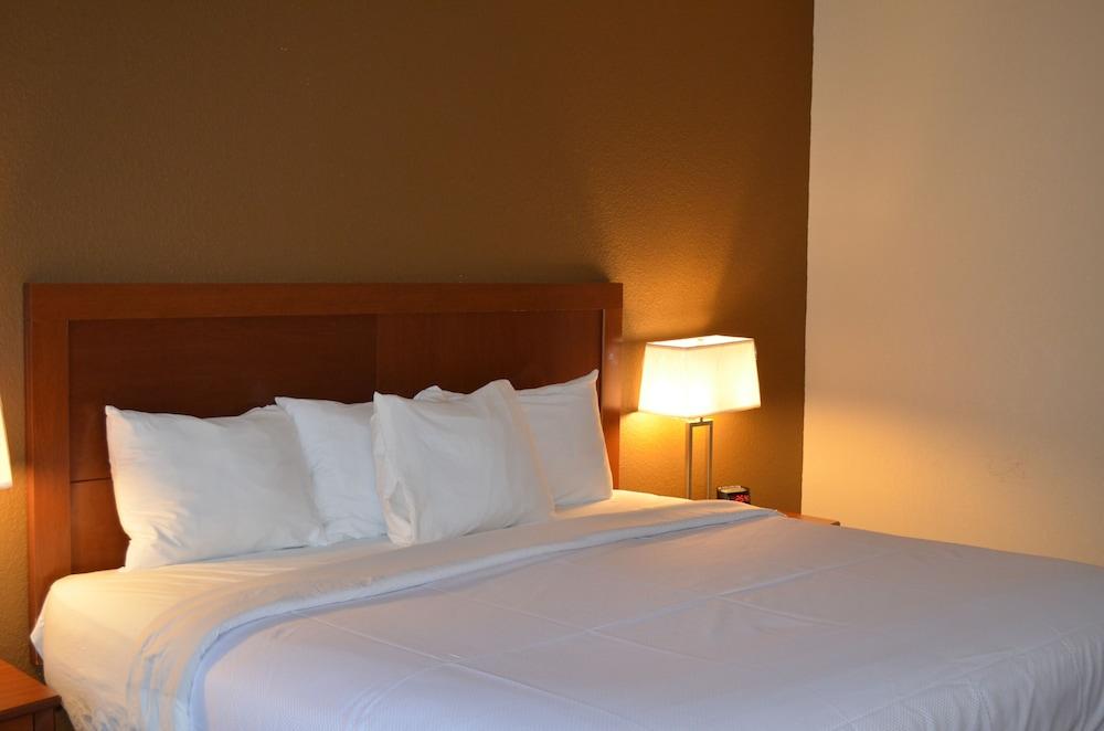 Brookshire Inn & Suites photo 17