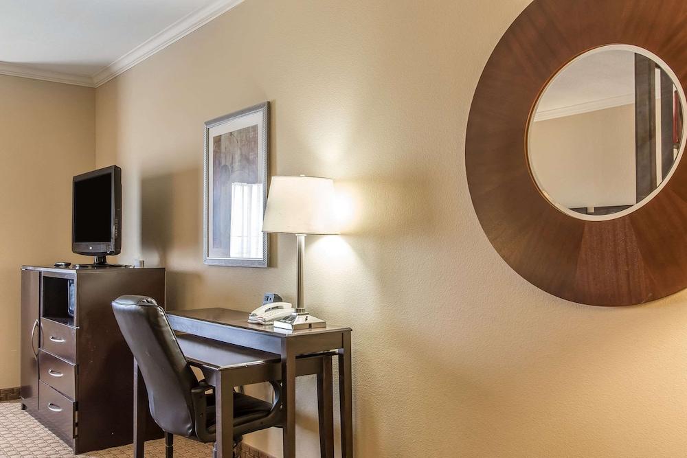 Comfort Suites Lawton Near Fort Sill photo 16