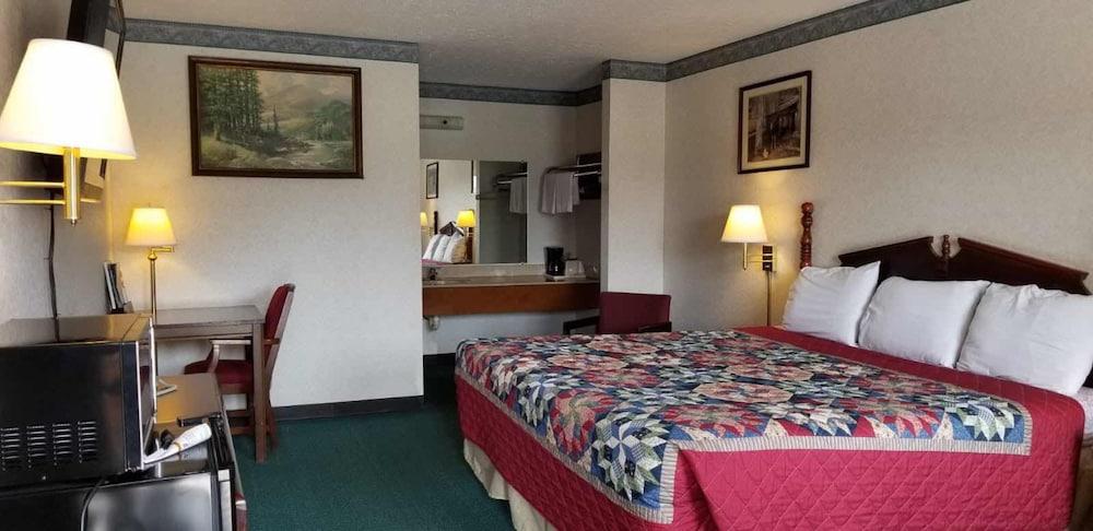 Americas Inn photo 18