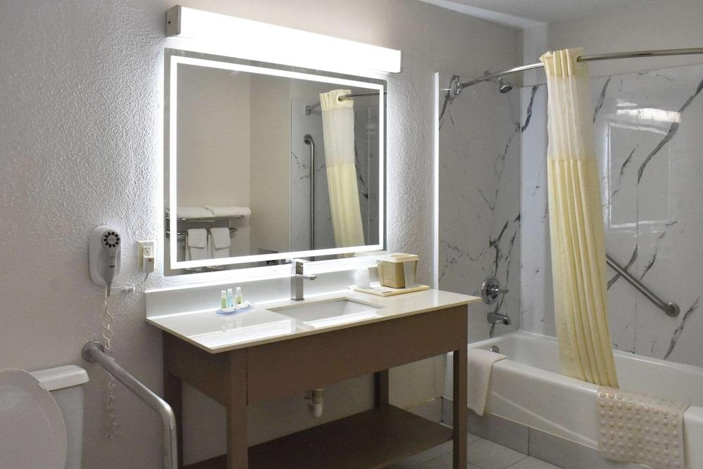 Quality Inn Manning I-95 photo 18