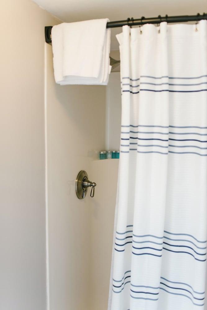 Admirals Quarters Inn photo 83